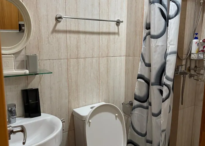 Modern 29 Near St Lukes And Us Embassy In 8 Adriatico Padre Faura